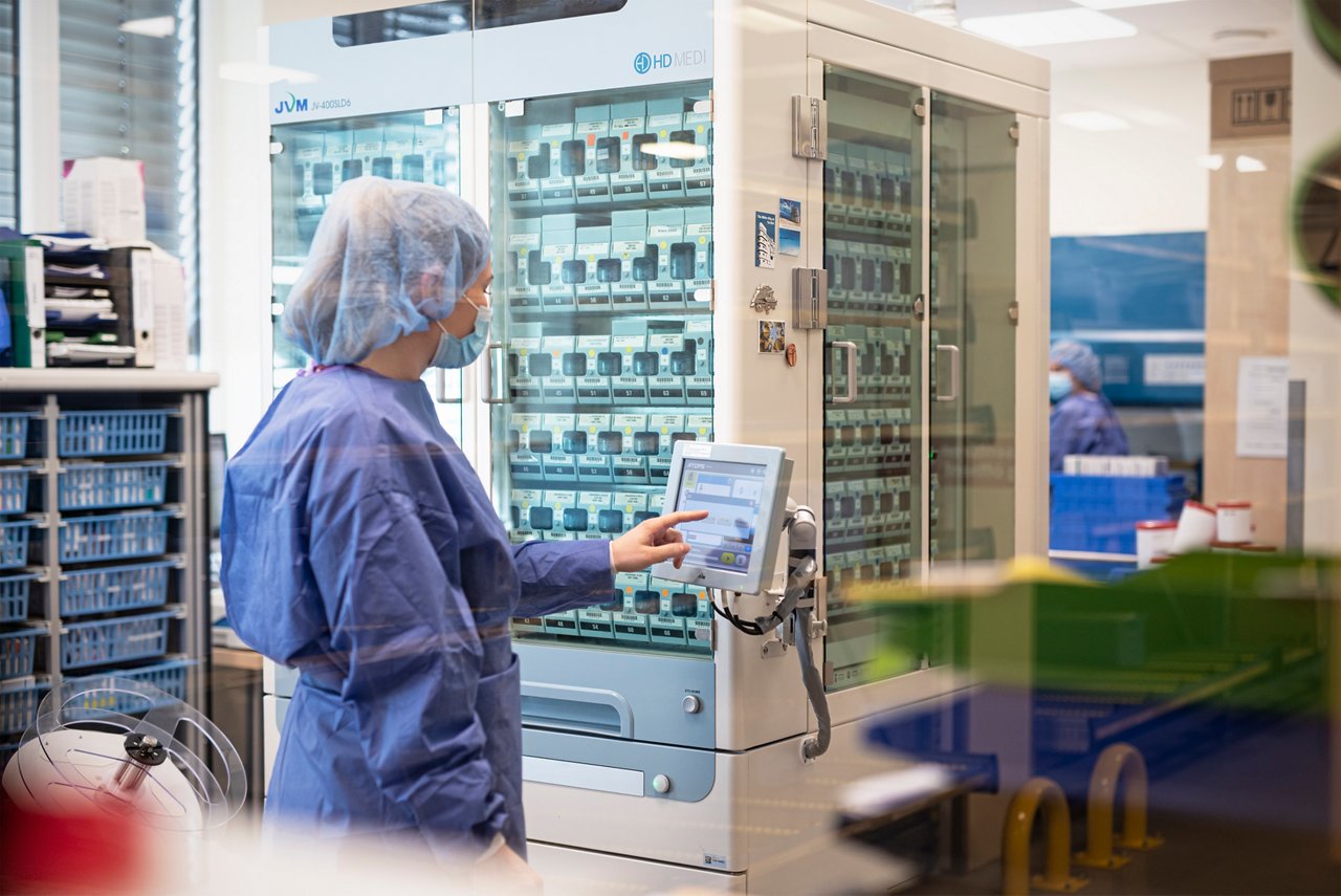 Pharmazeutisch-technische Fachangestellte in der Zentralen Krankenhausapotheke Krefeld