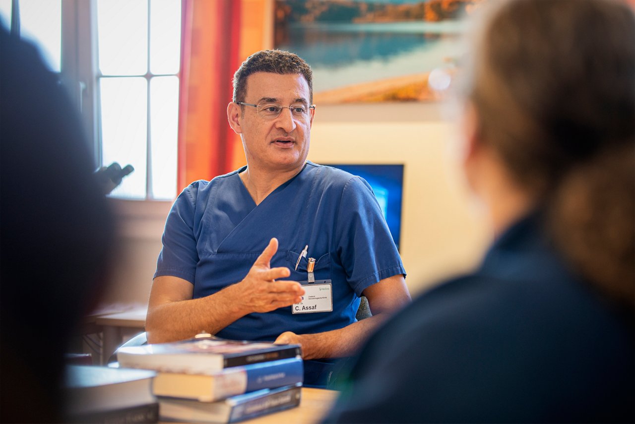 Ärztliche Besprechung in der Dermatologie in Krefeld 