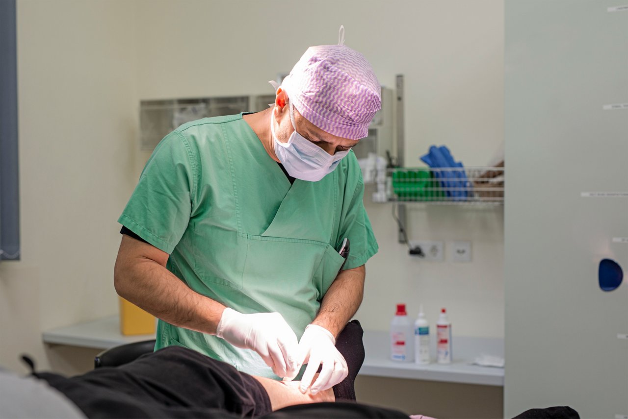 Wundversorgung im OP-Saal der Dermatologie in Krefeld