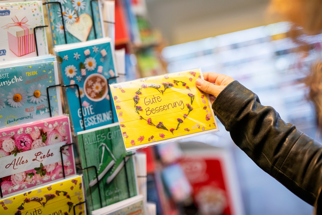 Postkarten Auswahl am Kiosk des Helios Klinikum Krefeld