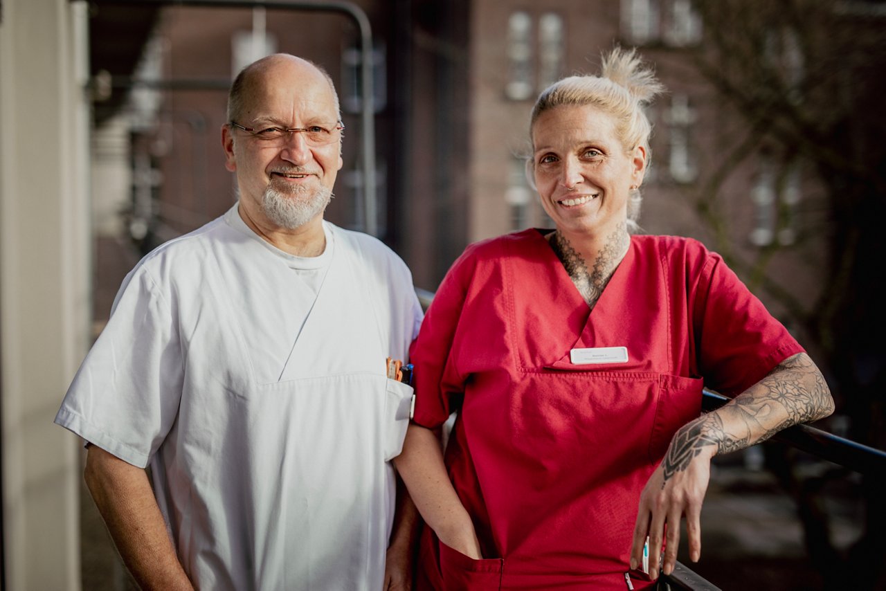 Zwei Pflegekräfte auf der Station Lebenslufft in Krefeld