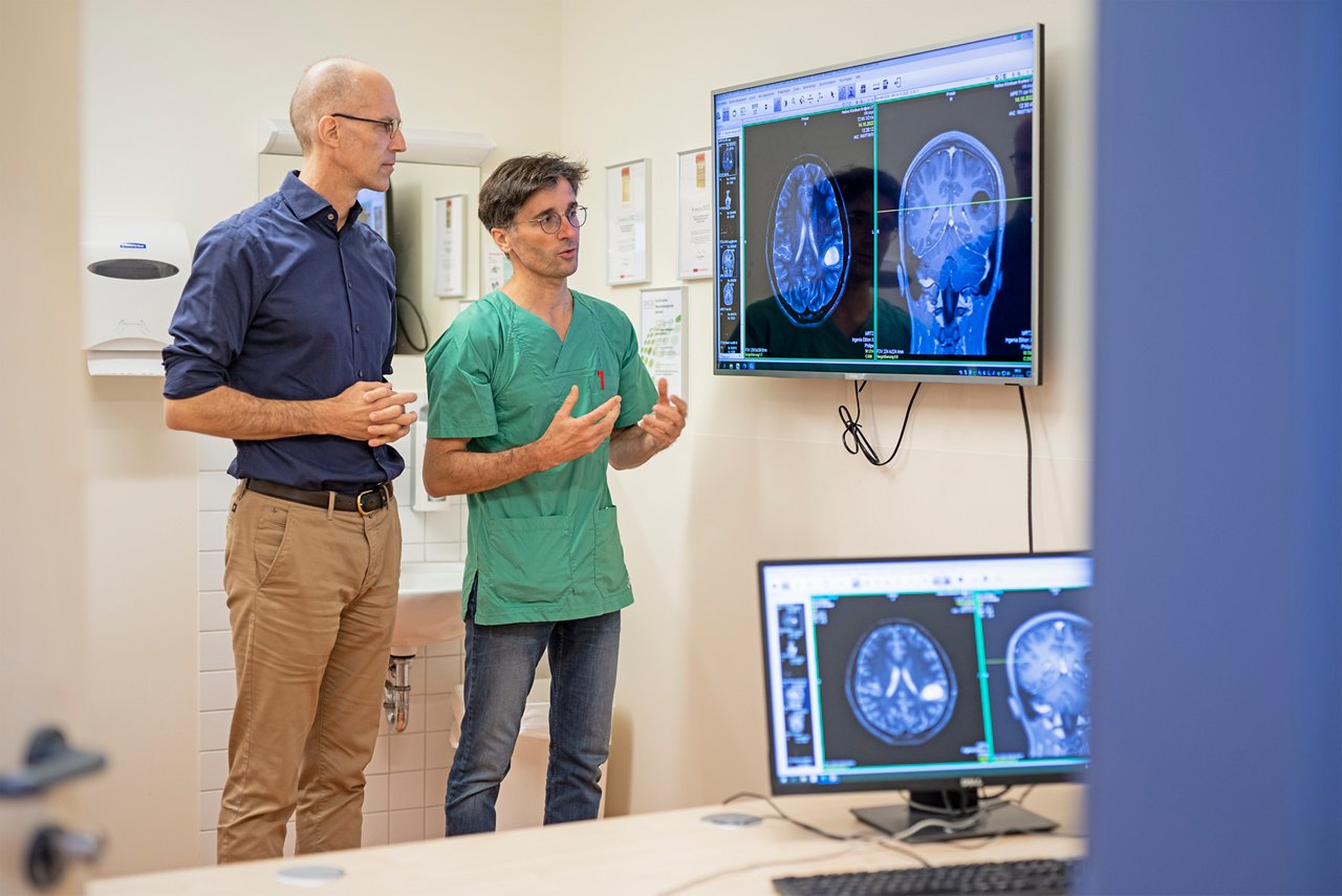 Fallbesprechung Chefarzt und Leitender Oberarzt der Neurochirurgie Krefeld