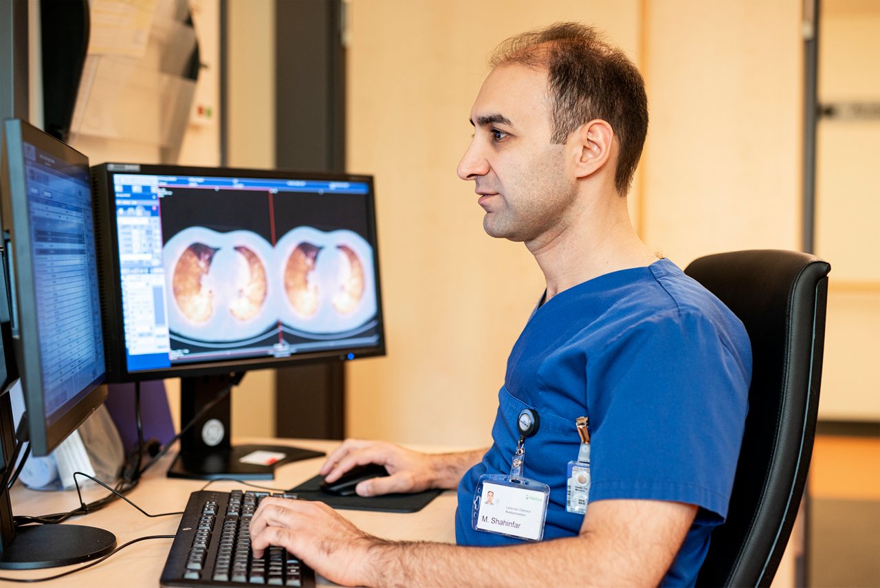 Arzt bei Diagnostik in der Nulearmedizin in Krefeld