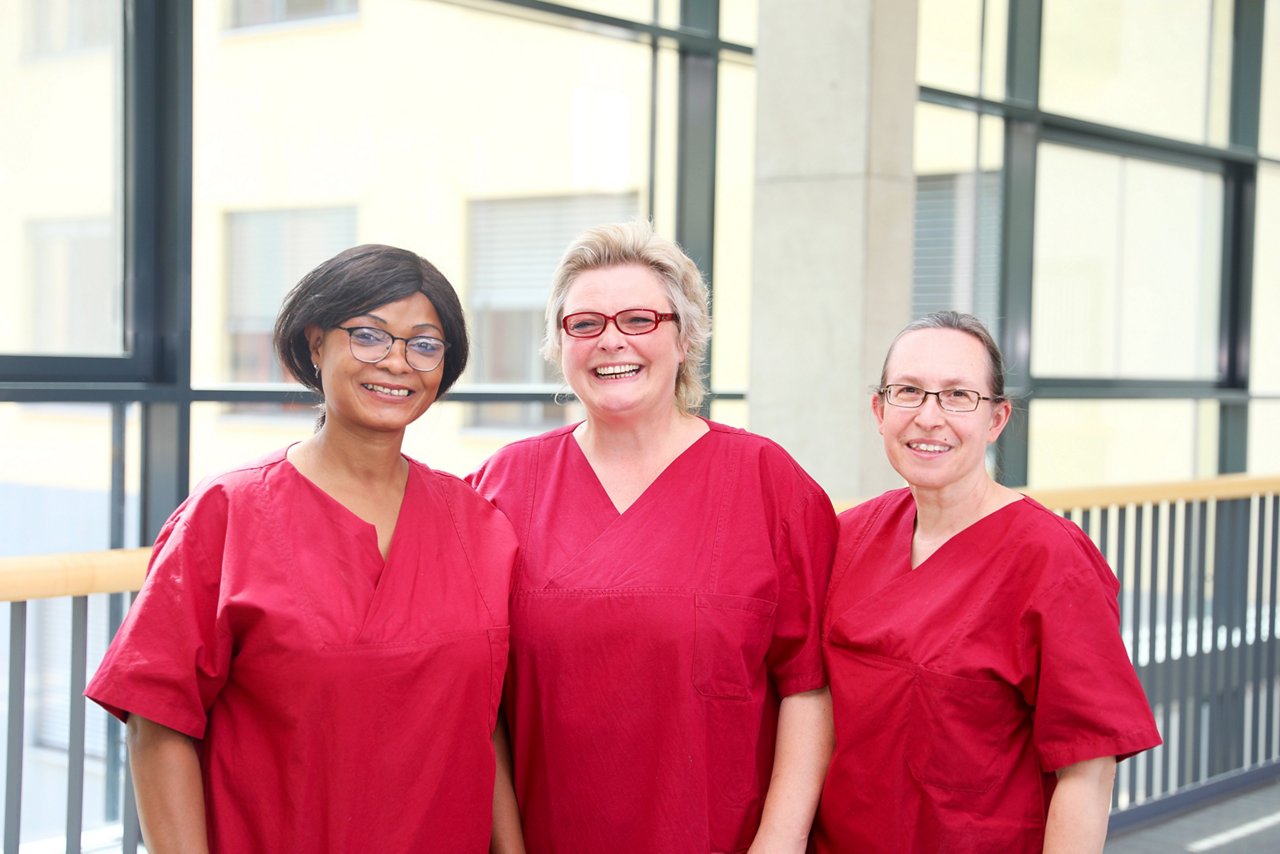 Drei onkologische Fachpflegekraefte als Team auf unserer Magistrale