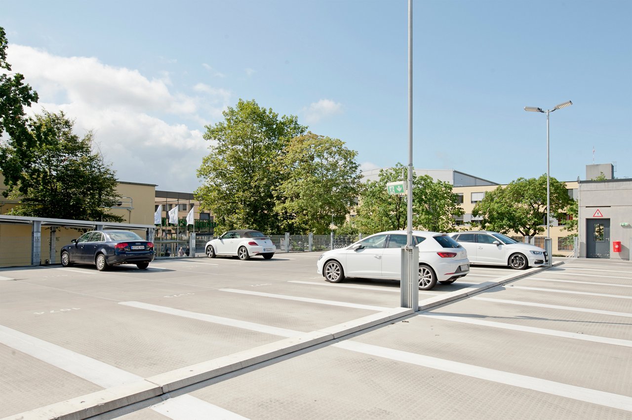 Oberes Deck des Parkhauses am Helios Klinikum Krefeld