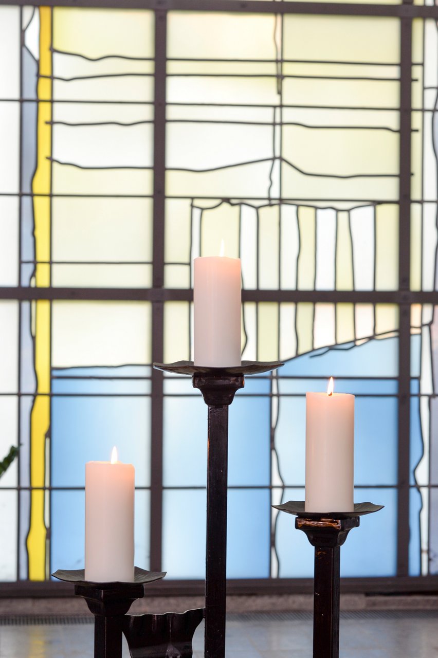 Kerzen in der Krankenhauskapelle