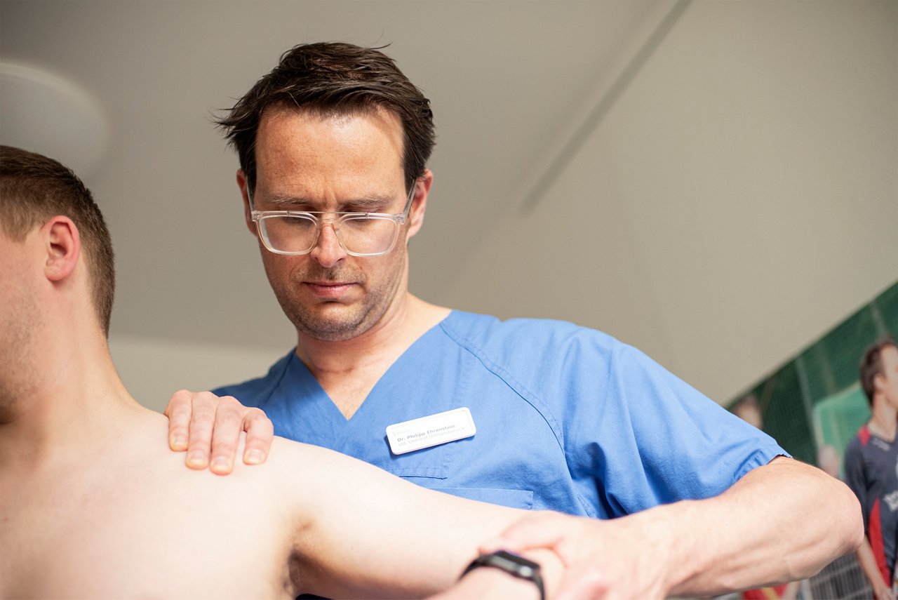 Schulteruntersuchung in der Sportklinik Uerdingen