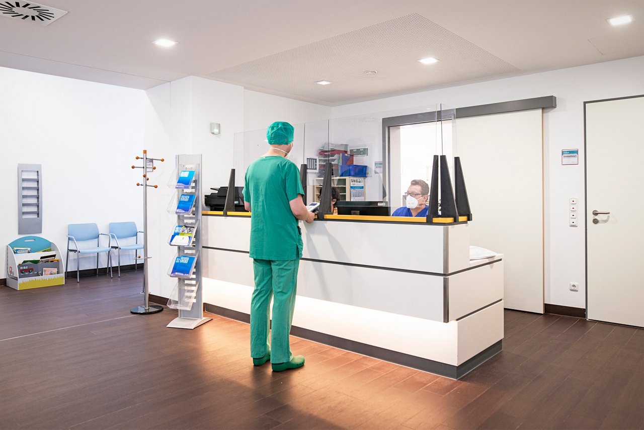 Anmeldung in der urologischen Ambulanz im Helios St. Josefshospital Uerdingen