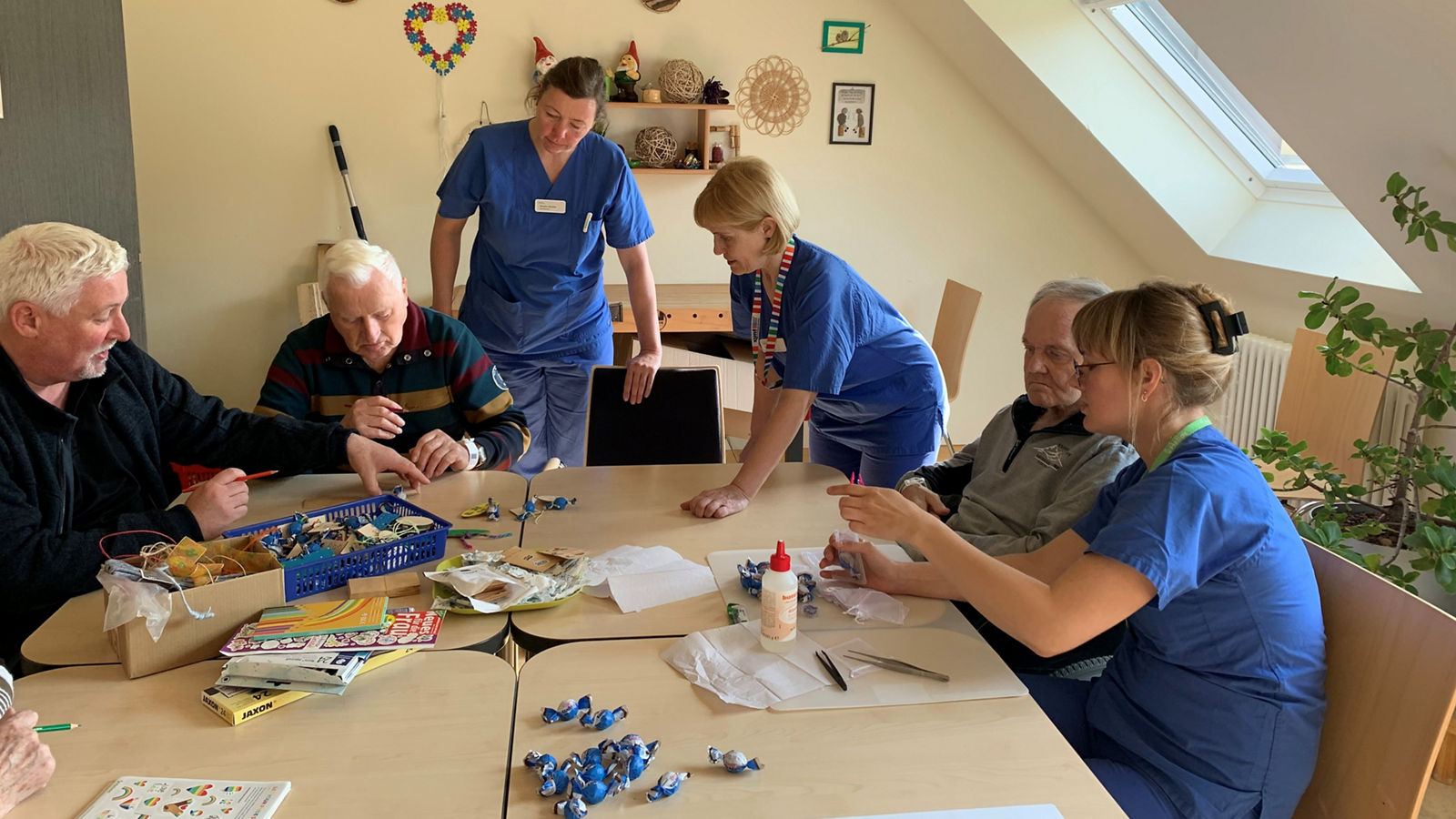 Bastelaktion zum VERGISS?MEIN!NICHT-Aktionstag 