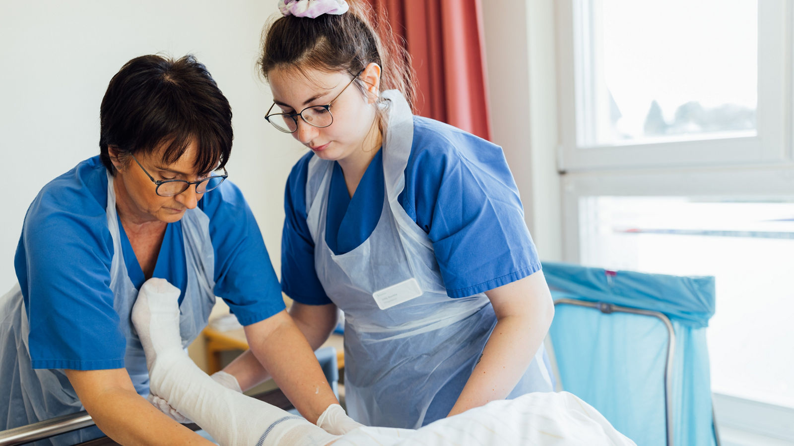 Pflegekräfte bei der Patientenversorgung