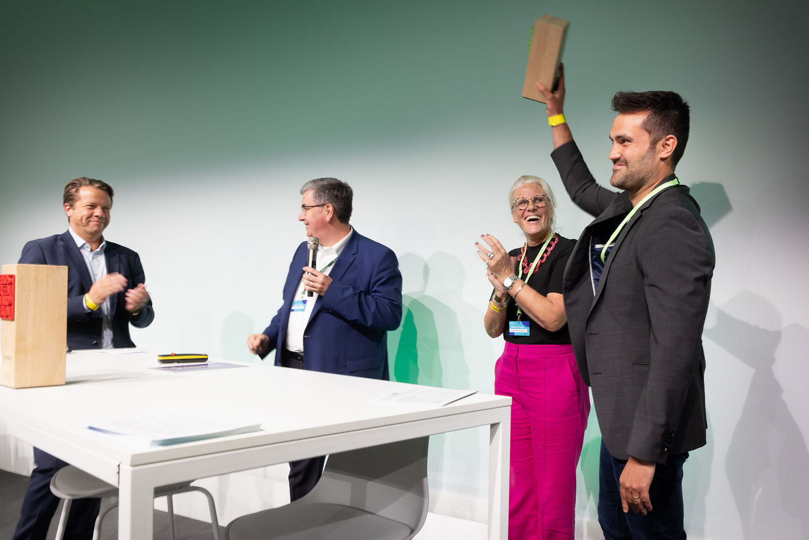 Preisverleihung Helios-Nachhalitgkeitsaward beim Klinischen Kongress 2024