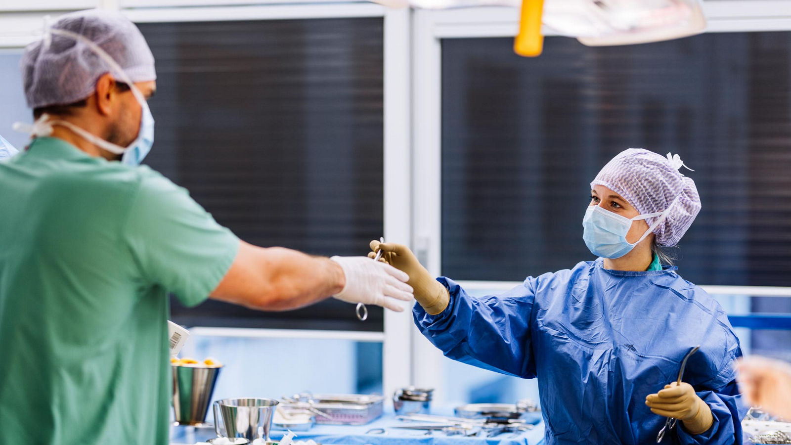 OTA reicht Chirurg Instrument