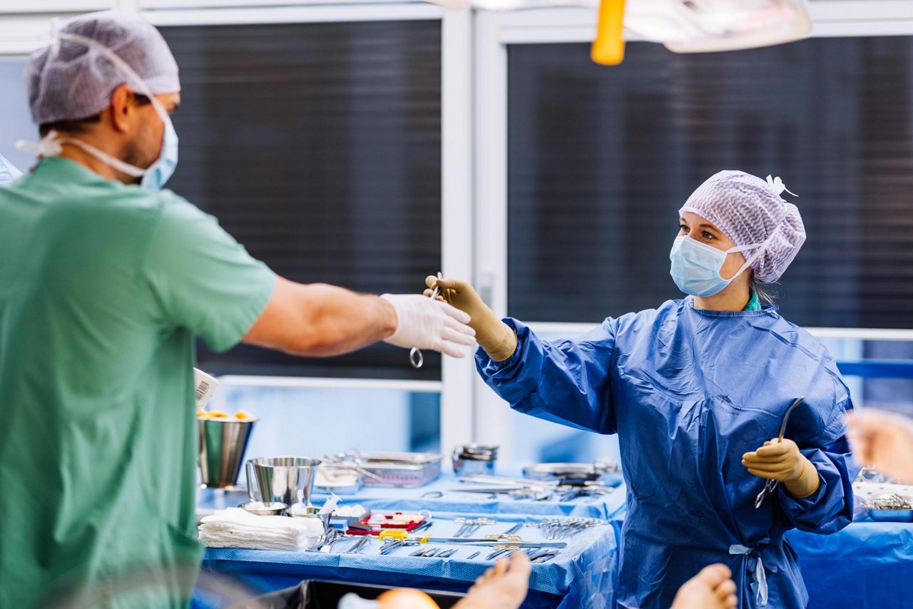 OTA reicht Chirurg Instrument