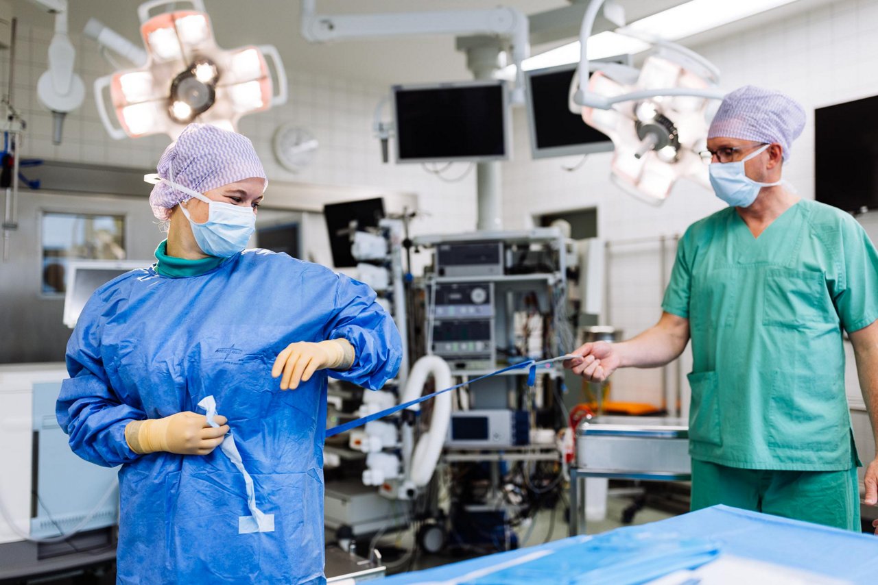 OTA Schutzkleidung anziehen