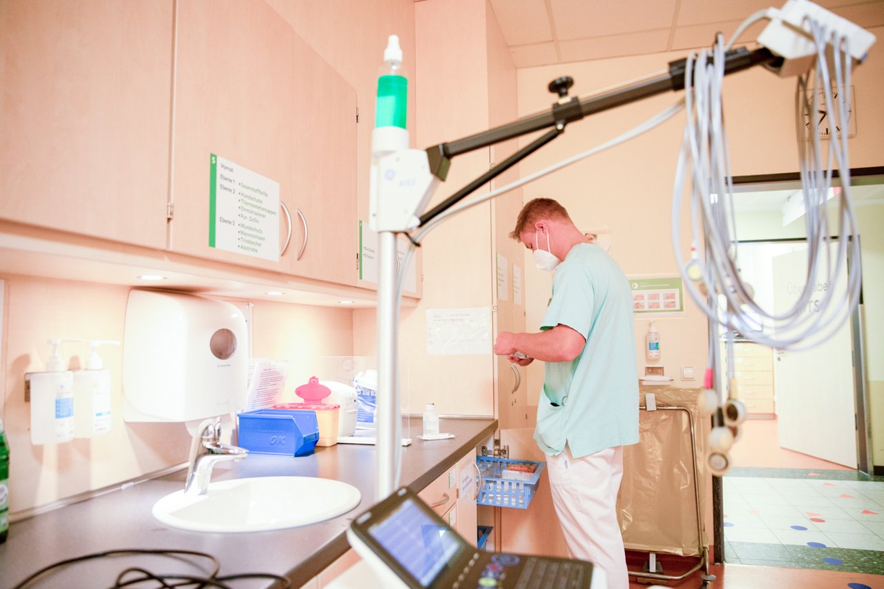 Pfleger in der Notaufnahme