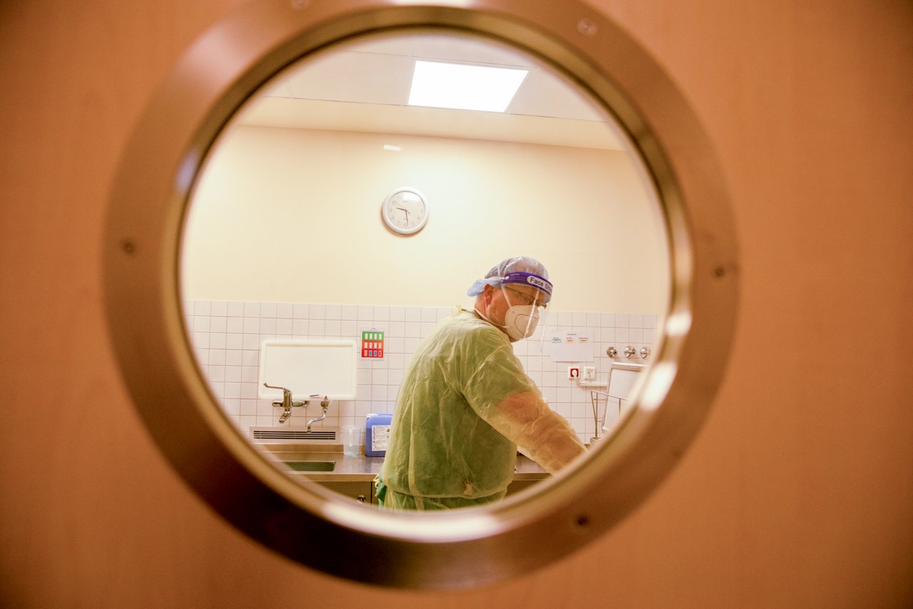 Mitarbeiter in der Sterilisation