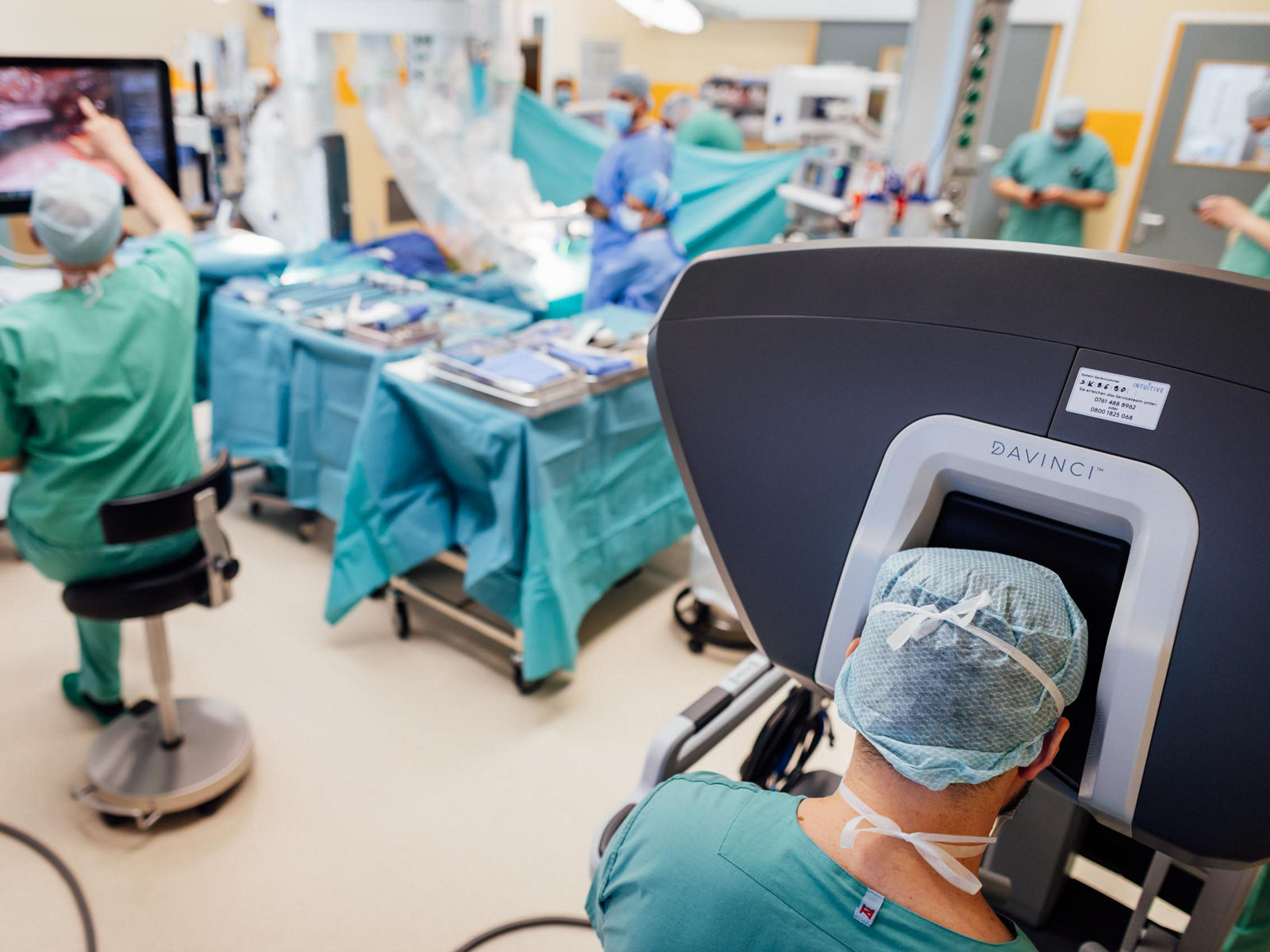 Präzision in der Chirurgie und schonende Behandlung: Helios Standort Leipzig setzt auf roboterassistierte Operationstechnologie