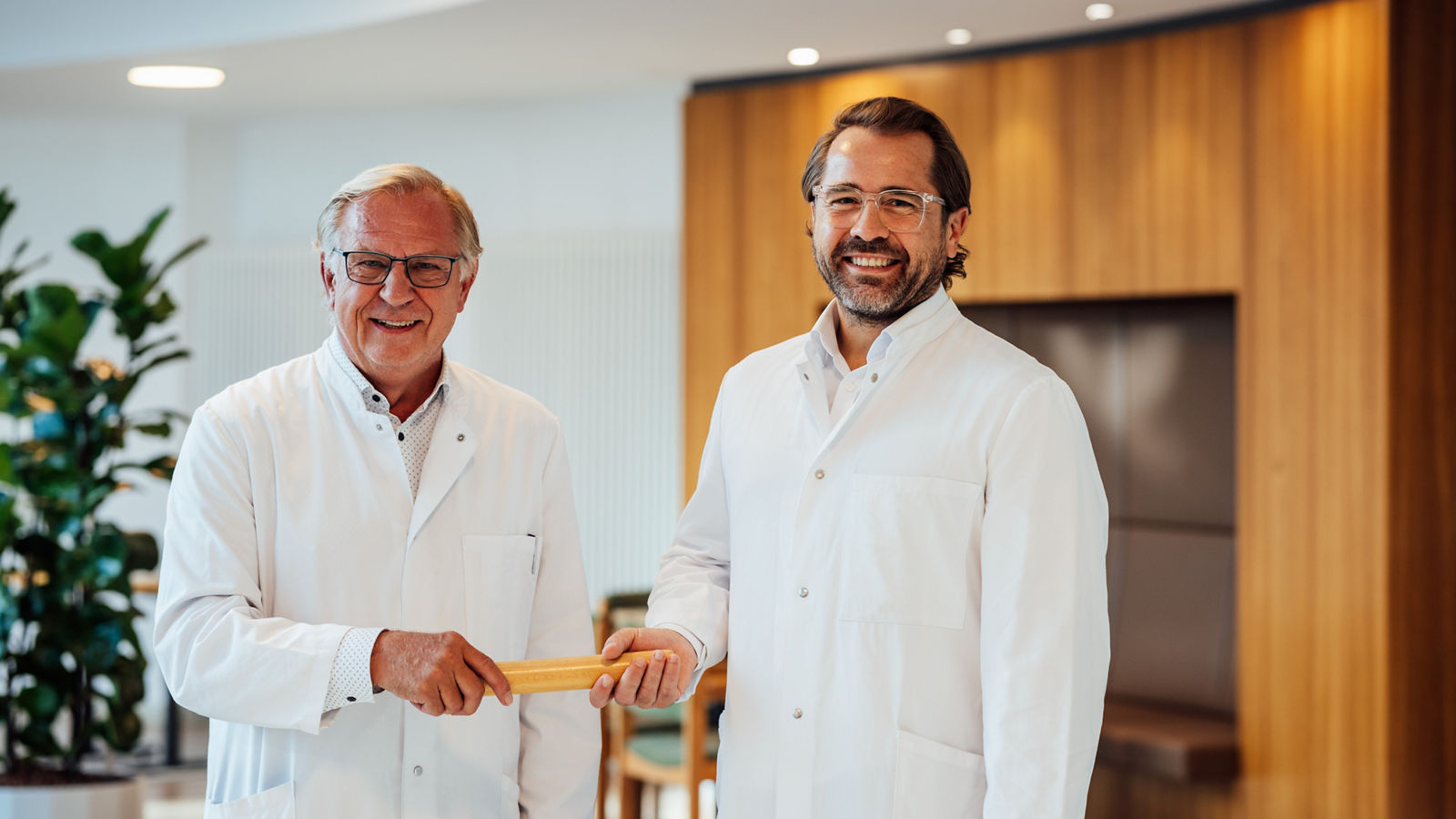 Prof. MUDR. Martin Kostelka mit Nachfolger Priv.-Doz. Dr. med. Marcel Vollroth