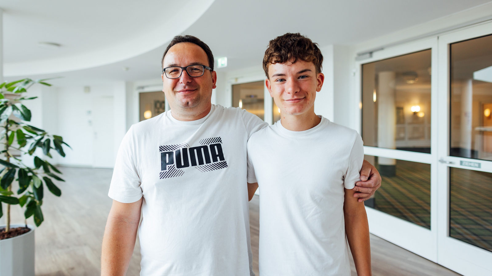 Papa Tino mit Sohn Linus