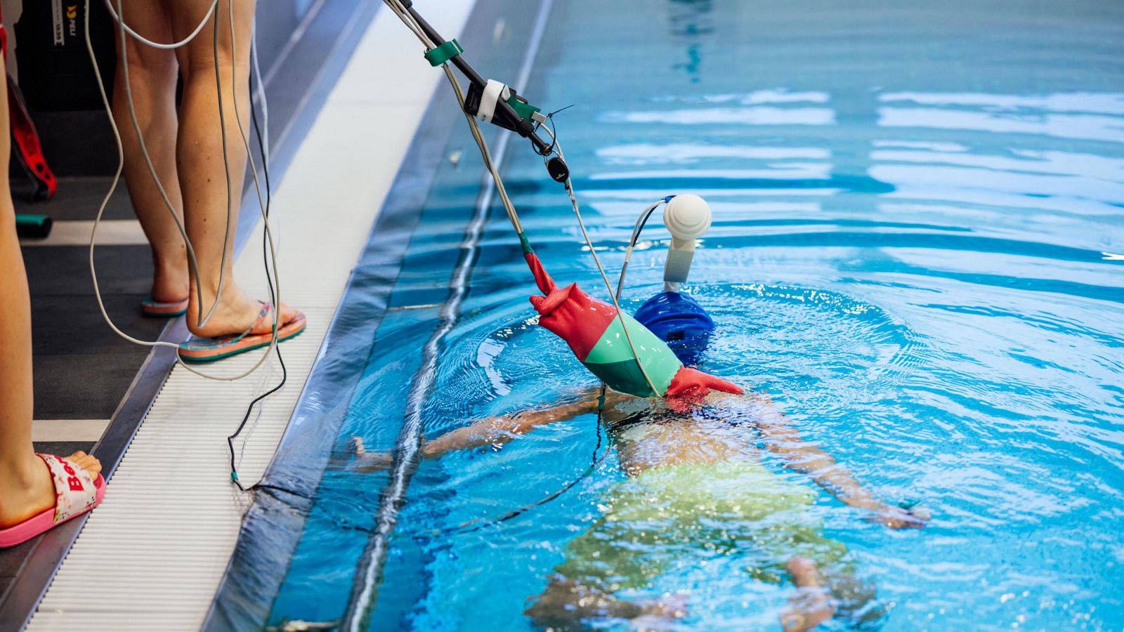 Studienproband Carlo im Wasser