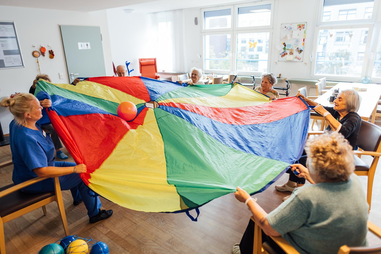 Schwungtuch in der Geriatrie