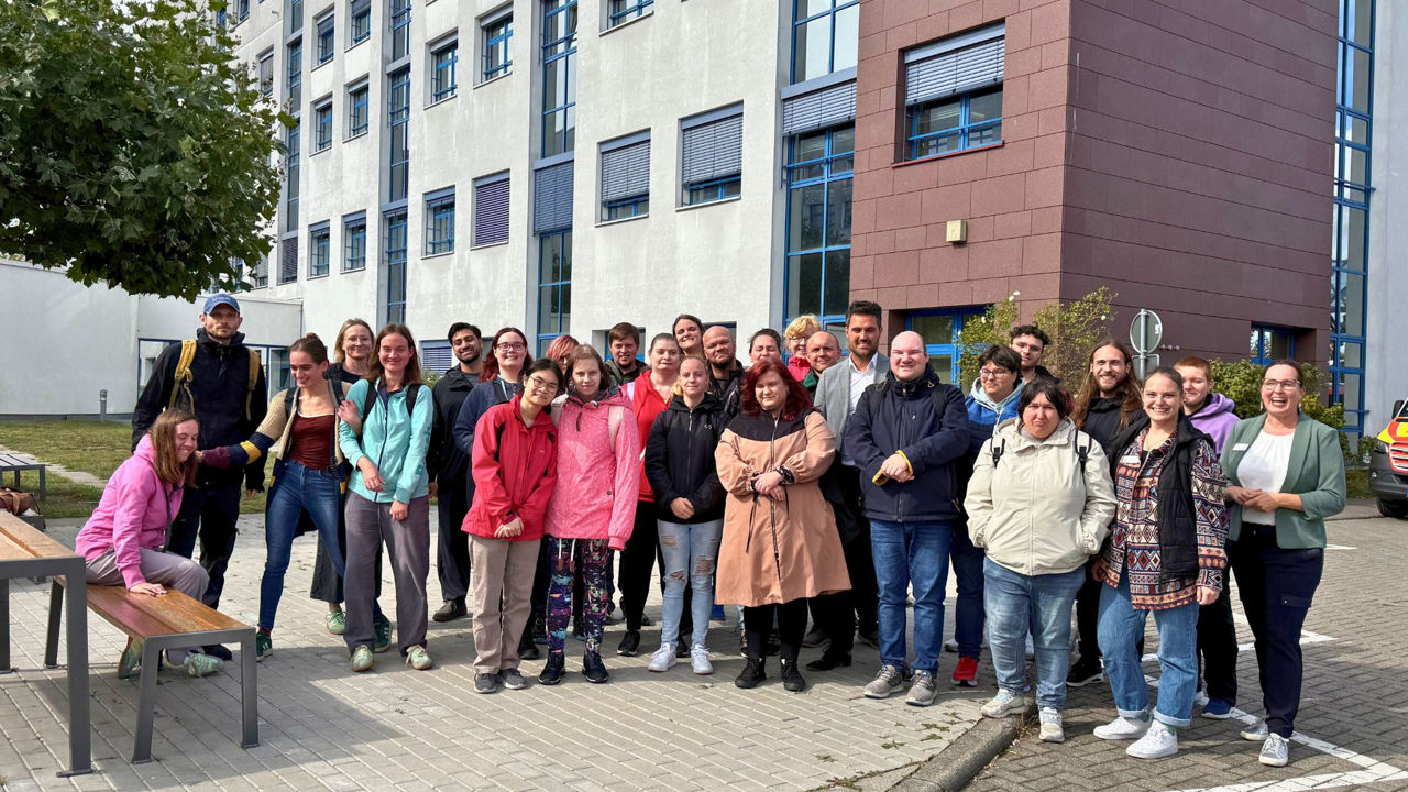 Schichtwechsel bei Helios: Azubis tauschen Klinik gegen Werkstatt – und umgekehrt