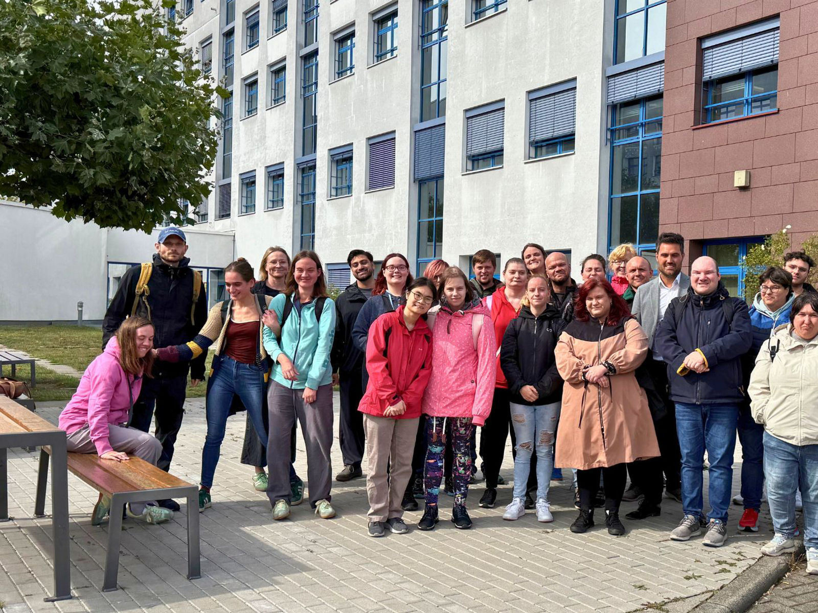 Schichtwechsel bei Helios: Azubis tauschen Klinik gegen Werkstatt – und umgekehrt