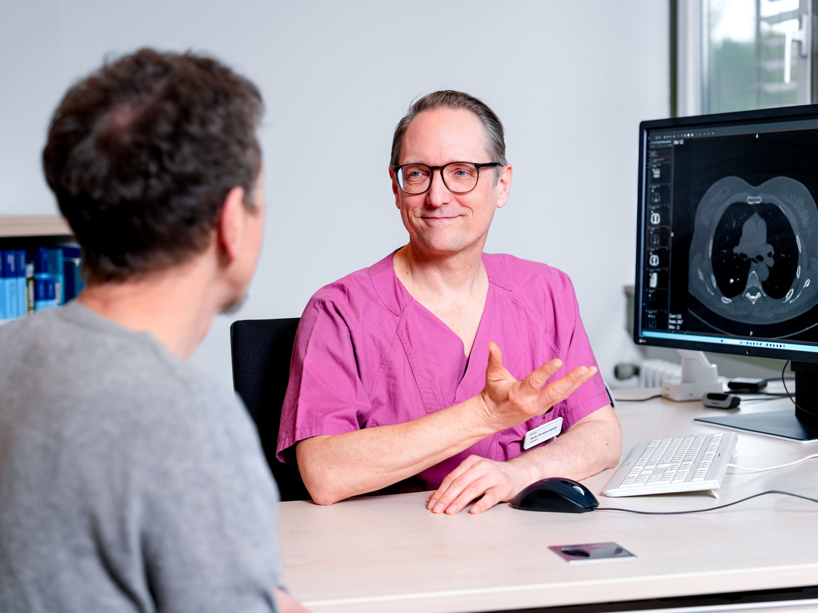 Befundgespräch Radiologe mit Patient 