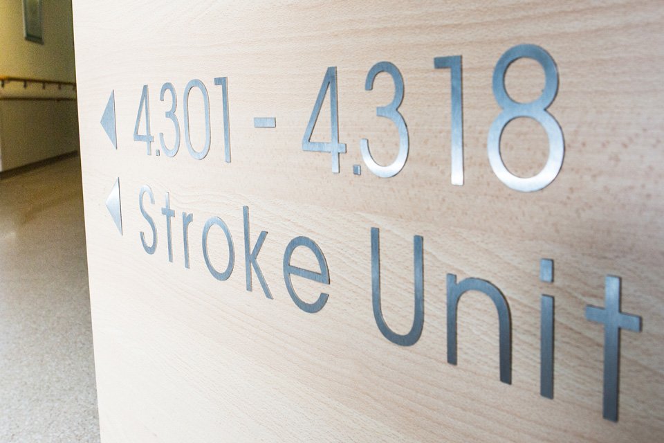 Richtungsweiser zur Station 4.3 und Stroke Unit