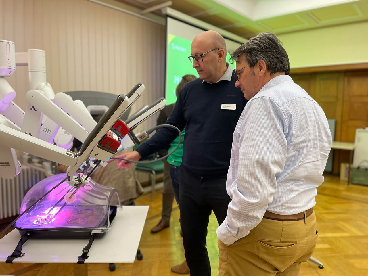 Hightech im OP-Saal: Der Da Vinci-Operationsroboter begeistert Fachpublikum und Bürgerinnen und Bürger am Klinikstandort Lutherstadt Eisleben