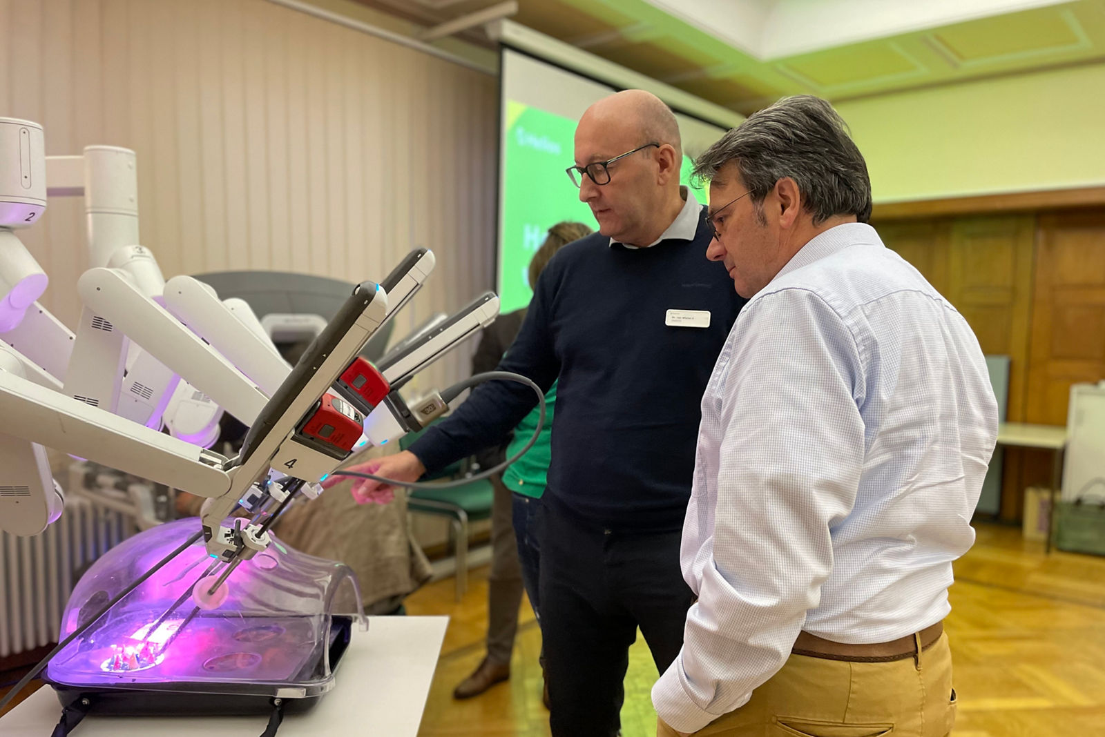 Hightech im OP-Saal: Der Da Vinci-Operationsroboter begeistert Fachpublikum und Bürgerinnen und Bürger am Klinikstandort Lutherstadt Eisleben