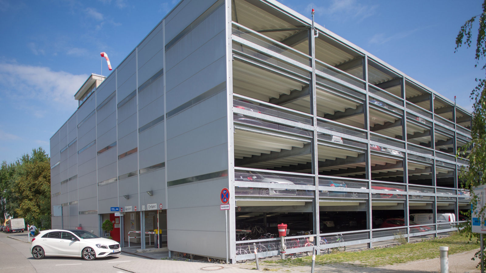 Pressebild | Schrankenlos parken am Helios Klinikum München West