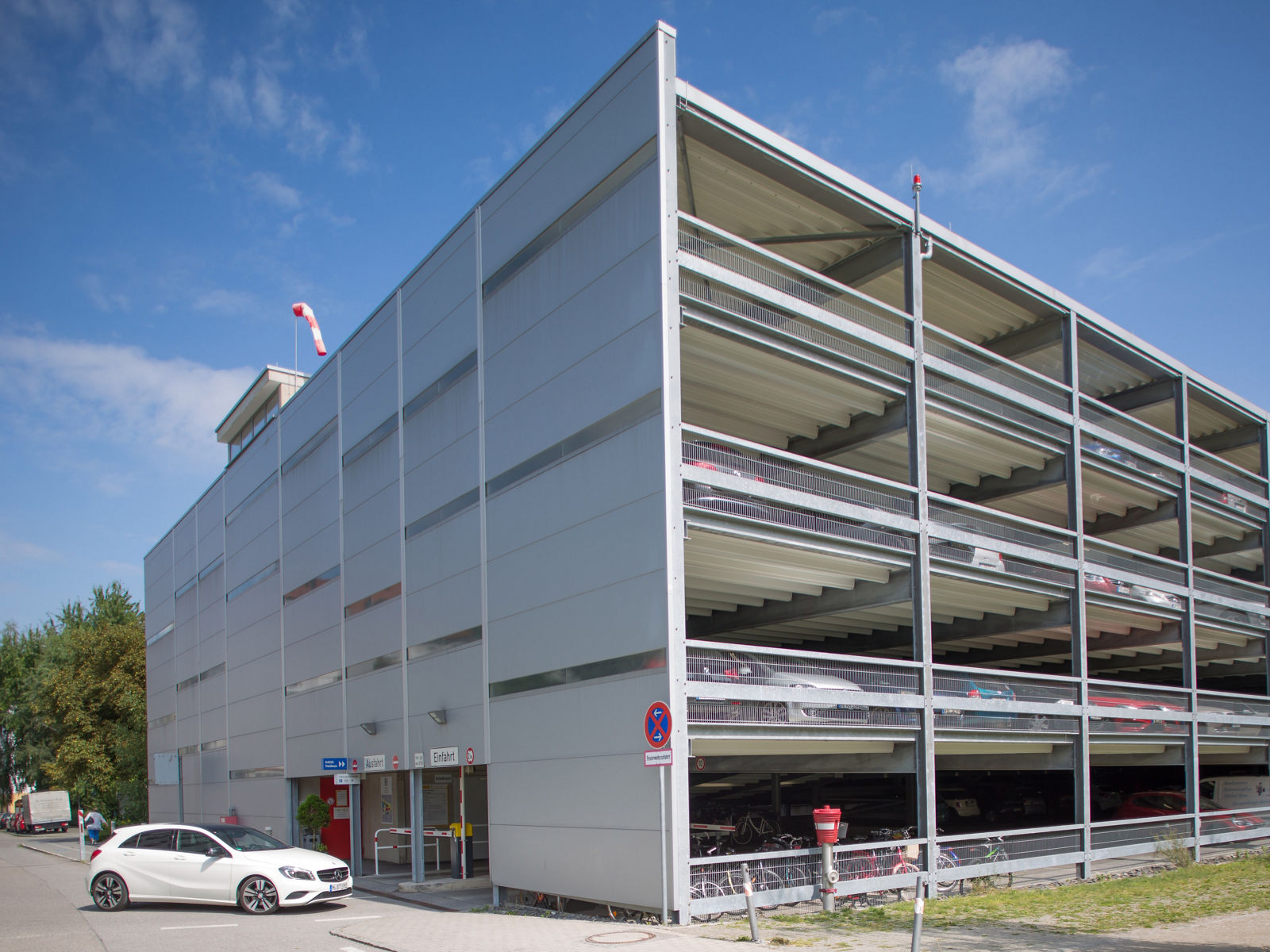 Ab 1. September: Schrankenlos parken am Helios Klinikum München West 