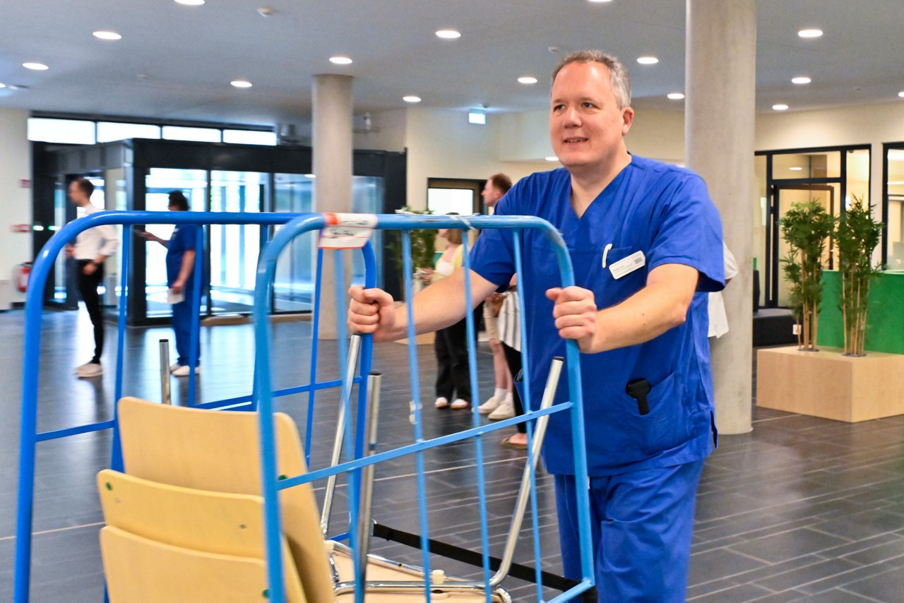Helios Klinikum Niederberg: Umzugstag, 17.05.2025, Chefarzt Stephan Ganz