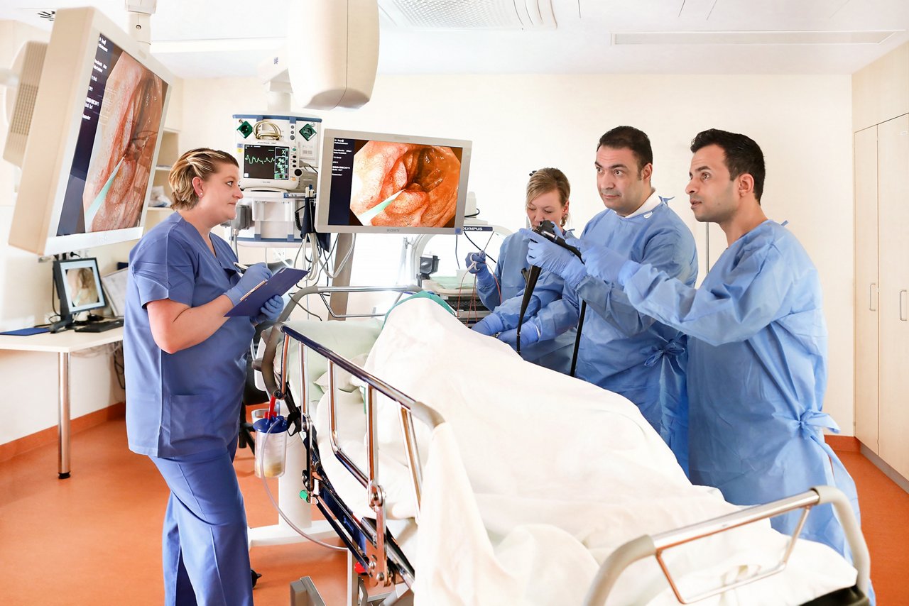Endoskopie Gastroenterologie Chefarzt mit Team in Northeim