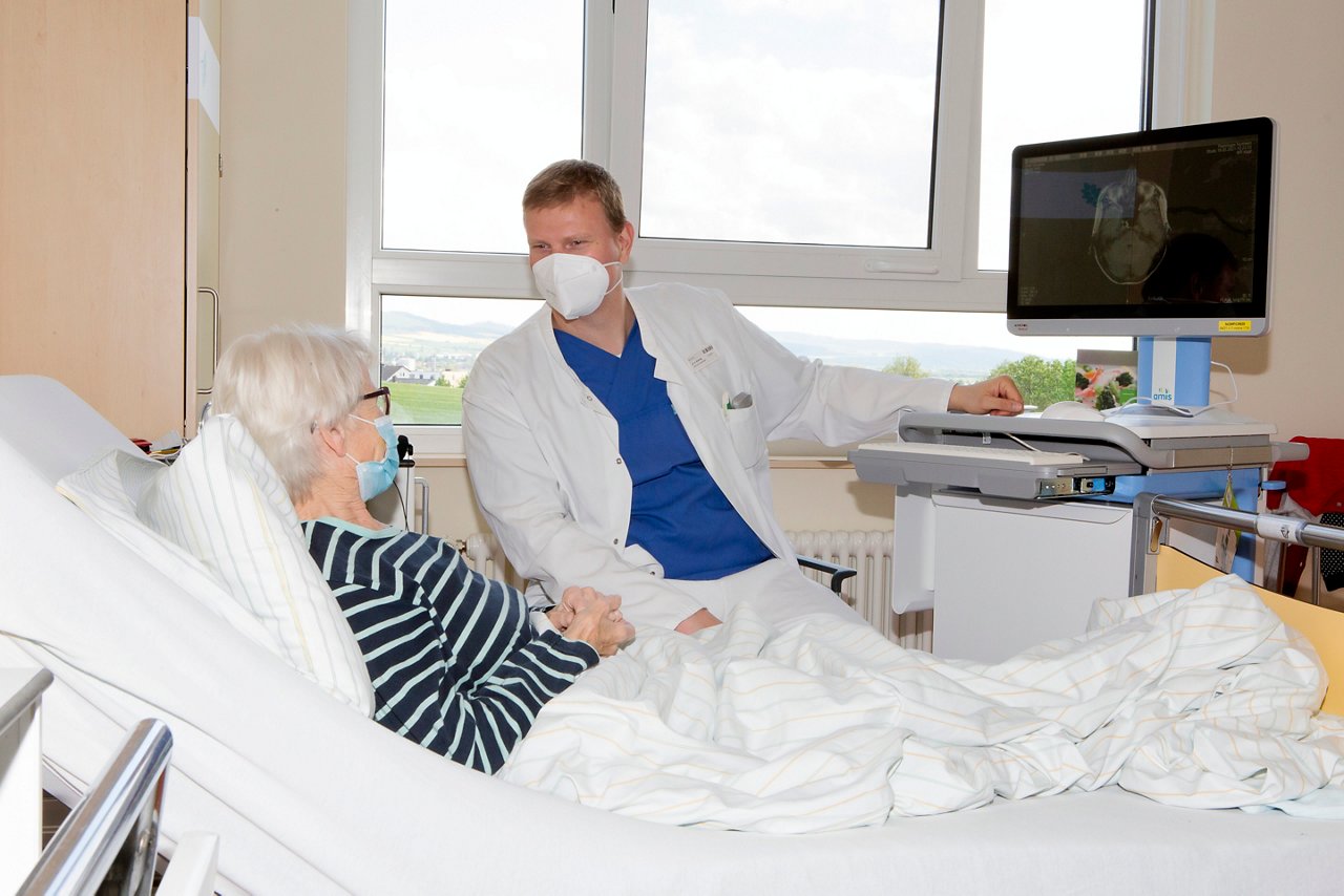 Geriatrie Arzt mit Patientin, Northeim