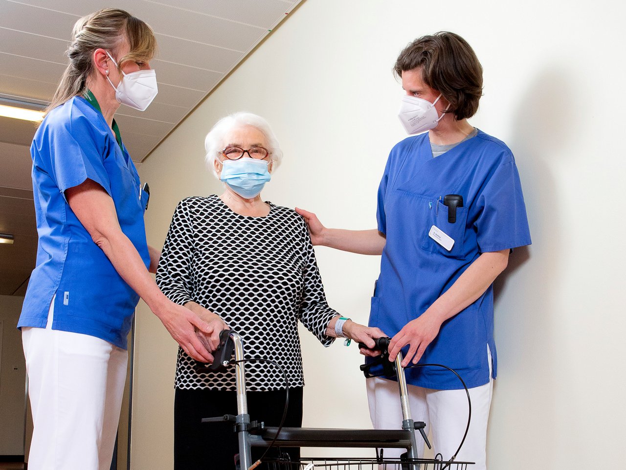Geriatrie Physiotherapie Patientin Rollator in Northeim
