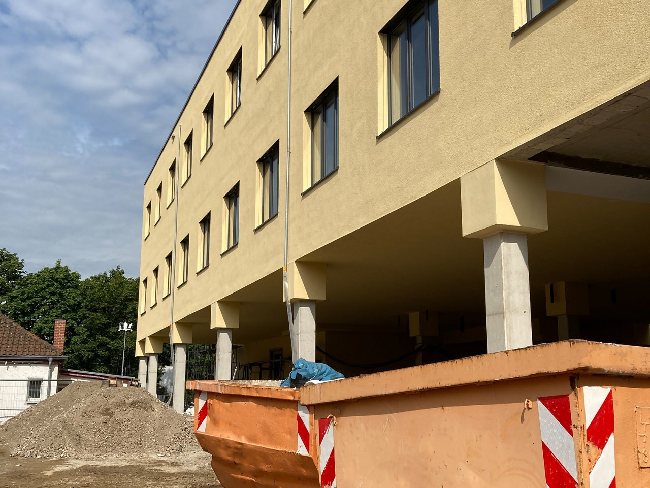 Erweiterungsbau Baustelle mit Containern