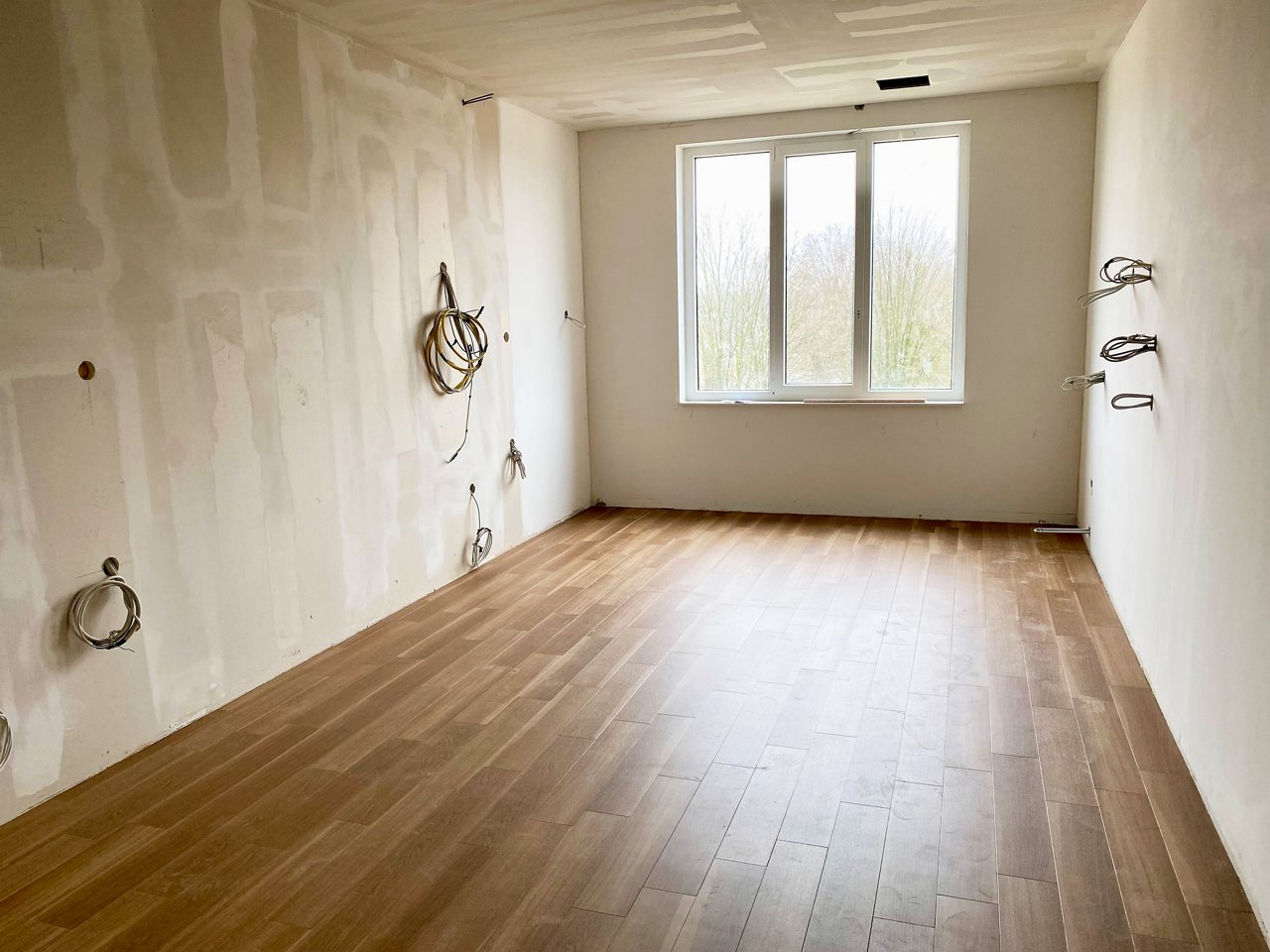 Erweiterungsbau Boden verlegt WL