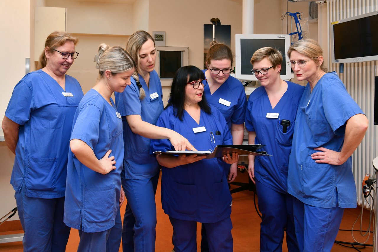 Teamfoto Innere Medizin MFA im Gespräch