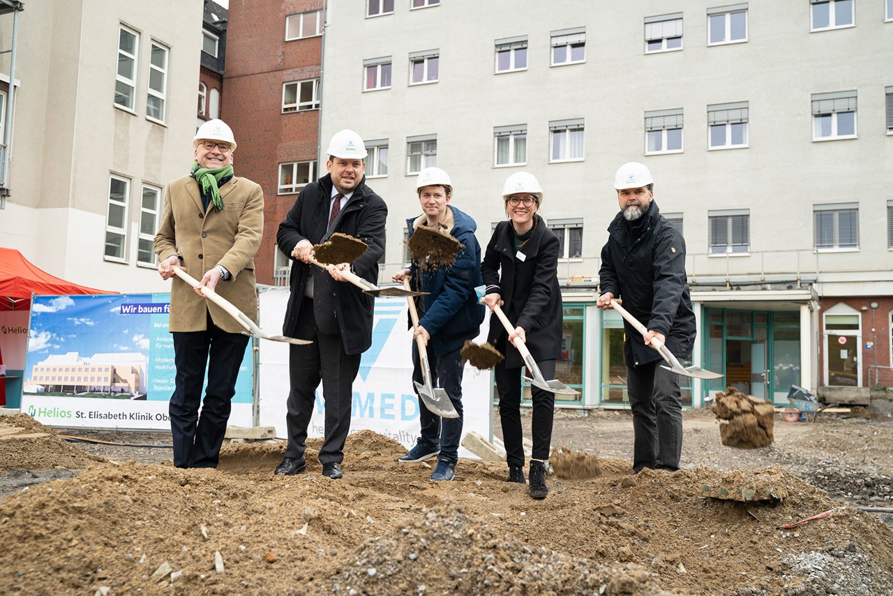 Spatenstich des Erweiterungsbau Oberhausen mit VAMED und Klinikgeschäftsführung und Oberbürgermeister 