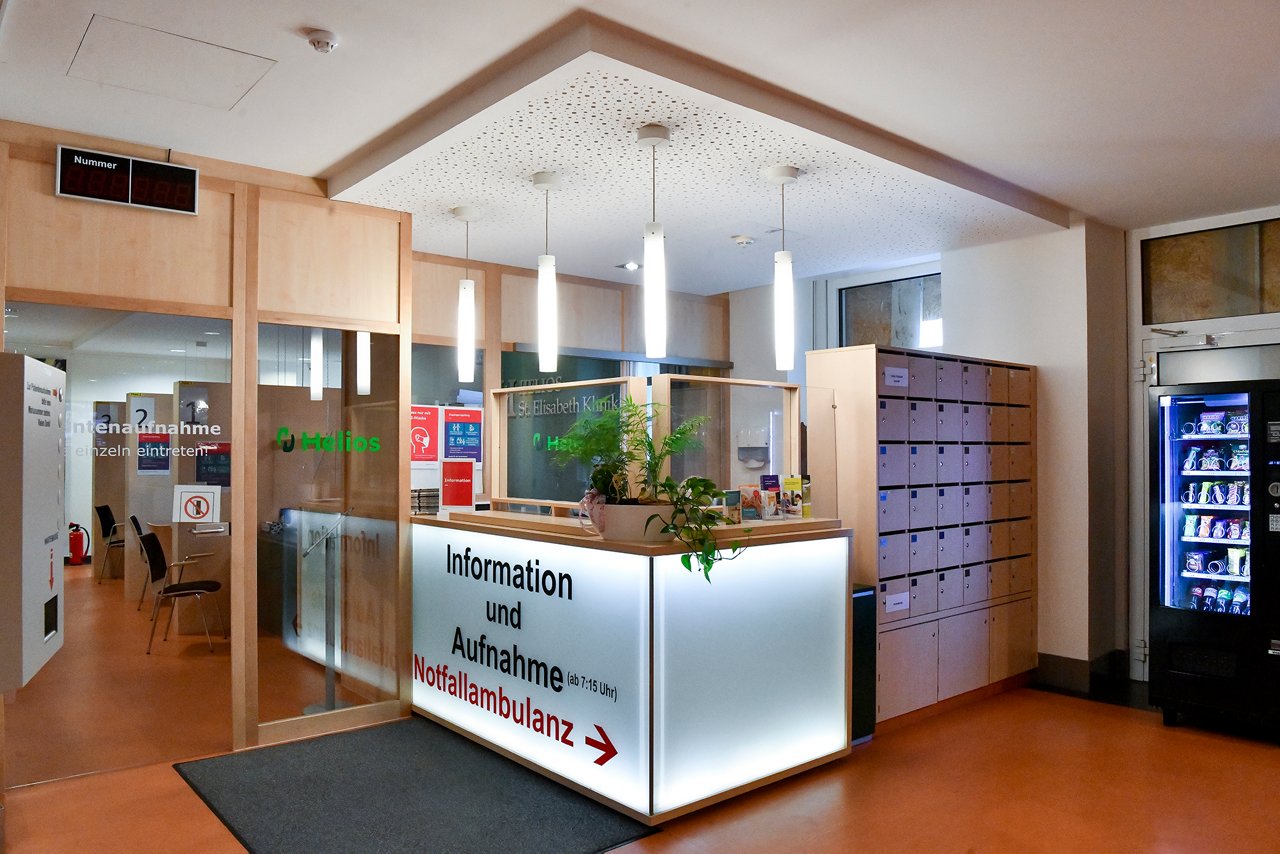 Informationstresen und Aufnahme in der Helios St. Elisabeth Klinik Oberhausen