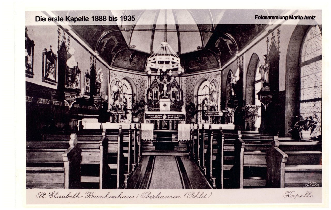 Alte Kapelle in schwarz-weiß
