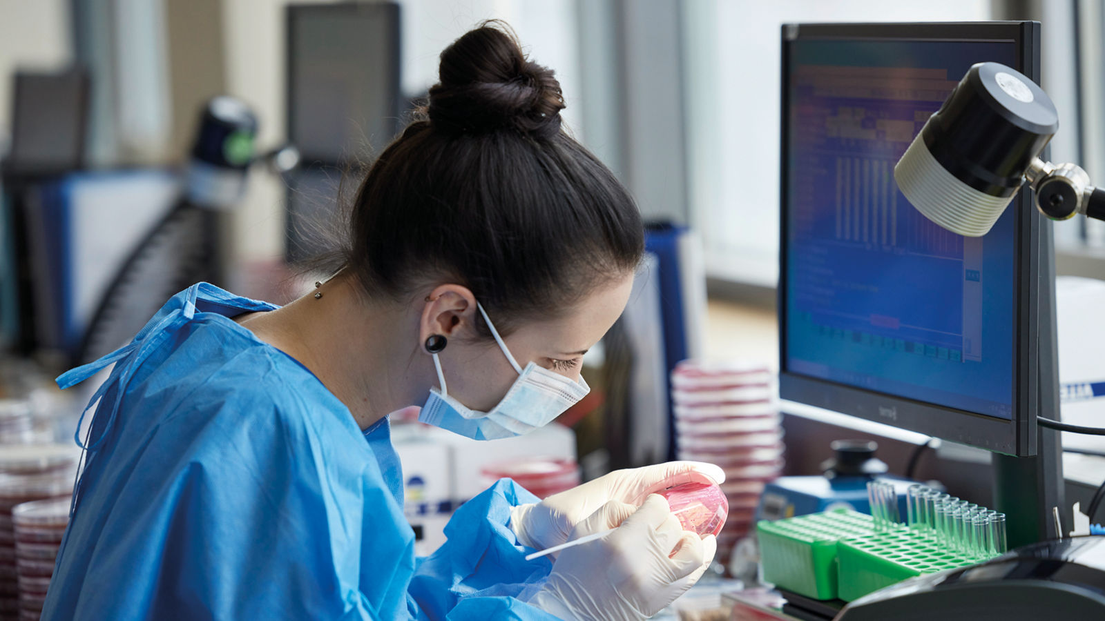 MTLA im Labor mit Petrischale