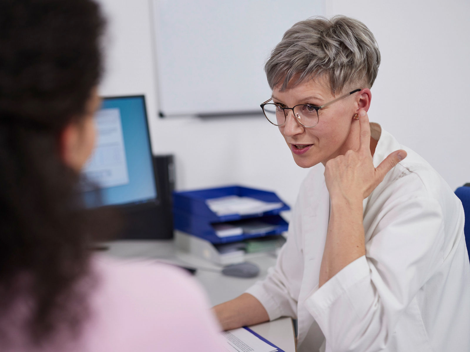 Schiefes Gesicht? Tränendes Auge? Hilfe bei einer Gesichtslähmung