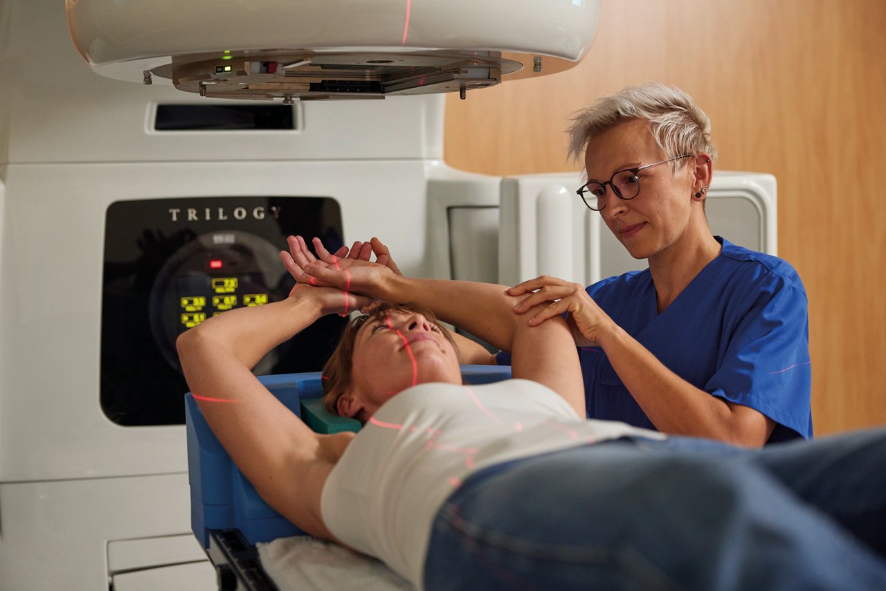 Patientin erhält Strahlentherapie