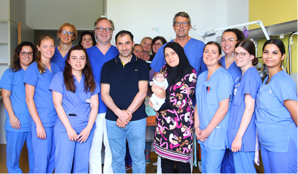 Kleines medizinisches Wunder im Helios Klinikum Pforzheim: Zwerchfellhernien-OP erstmals an extremen Frühchen gelungen