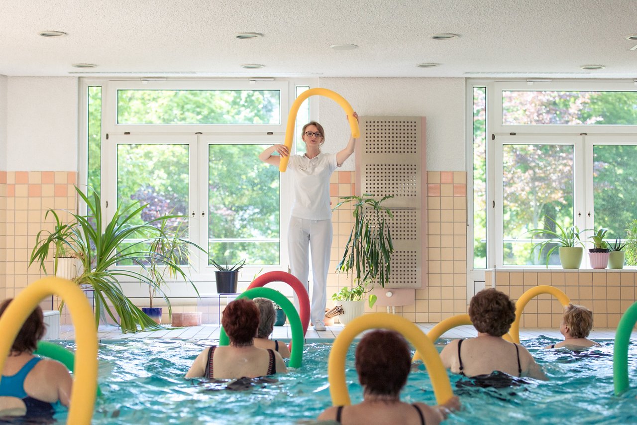 Wassergymnastik im Bewegungsbad der Helios Klinik Bleicherode