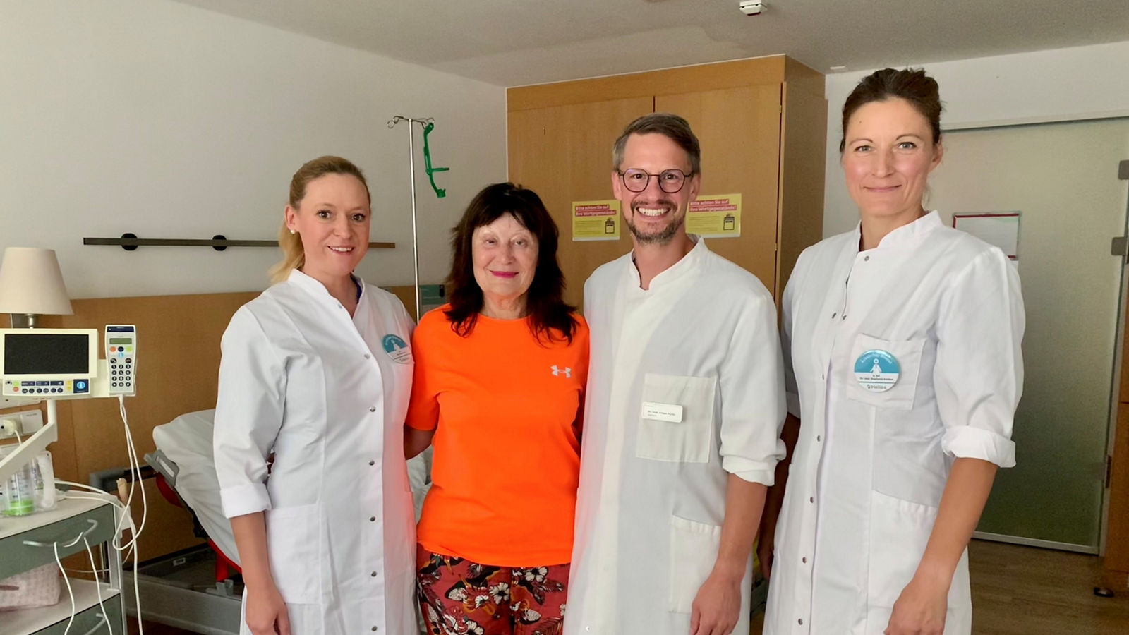 Patientin Marlies Reinhardt mit ATZ-Ärzteteam
