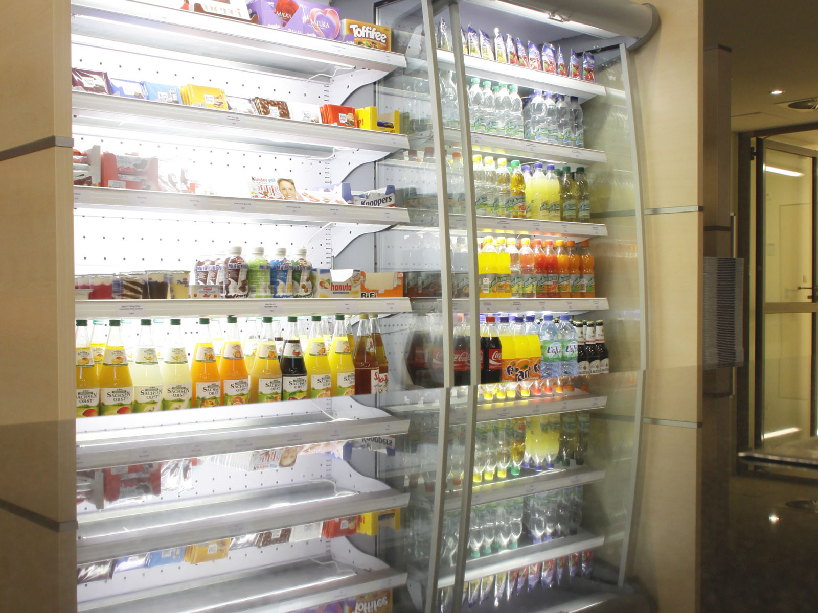 Kühlregal in der Cafeteria